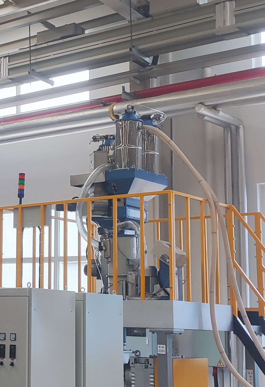 3 Components Gravimetric Dosing System 900kg/H Granule Mixer Machine ...